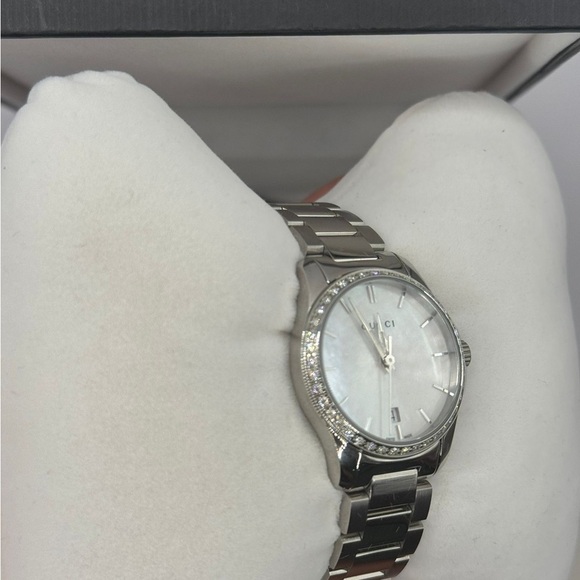Gucci Mother of Pearl Diamond Watch - Picture 4 of 11
